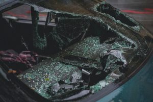 Automóvil estrellado del parabrisas