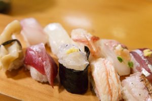 Platillo de sushi en Japón