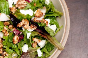 ensalada con queso de cabra y arandanos