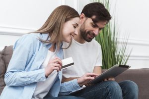 Cómo generar crédito con una tarjeta garantizada