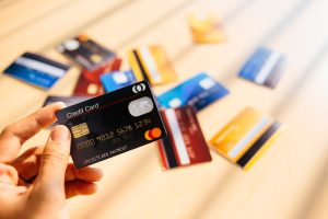 Cómo generar crédito para una tarjeta garantizada